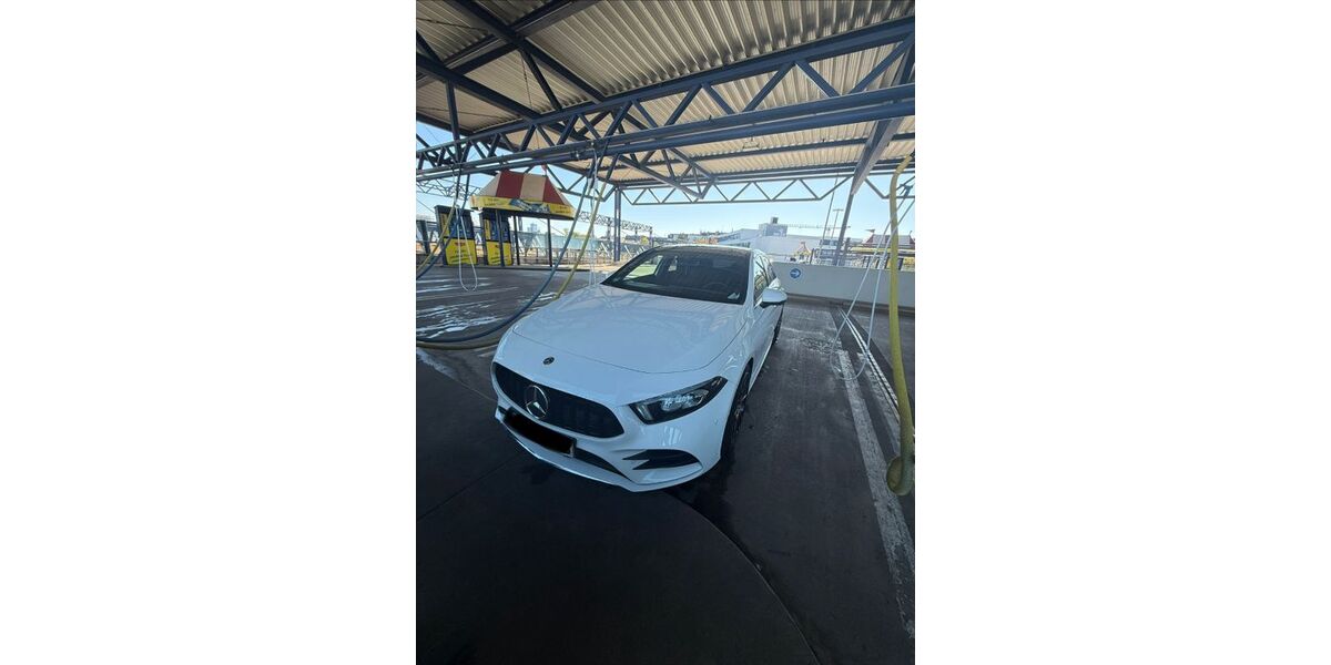 Mercedes-Benz A 180 81.400 km 21.990 &euro; Düsseldorf 40589