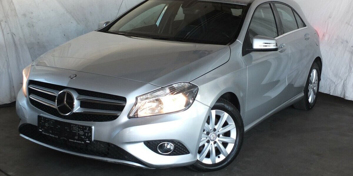 Mercedes-Benz A 180 STYLE NAVI SHZ MFL LMF TEILLEDER alle Inspek 92.145 km 10.904 &euro; Köln 50858