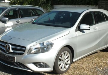 Mercedes-Benz A 180 STYLE NAVI SHZ MFL LMF TEILLEDER alle Inspek 92.145 km 10.904 &euro; Köln 50858