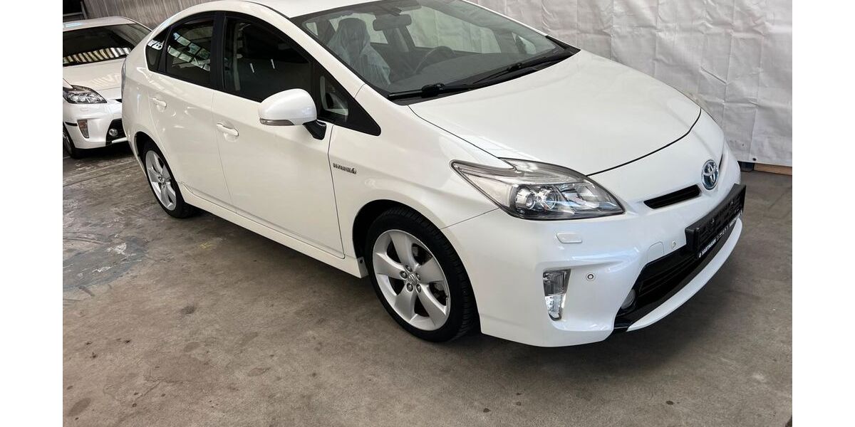 Toyota Prius 124.000 km 11.800 &euro; Düsseldorf 40589